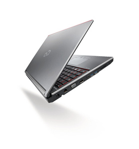 Fujitsu Celsius H760 Core i7 6820HQ (6-gen.) 2,7 GHz / 16 GB / 240 SSD / 15,6'' FullHD / Win 10 Pro + Nvidia Quadro M1000M (BEZ BATERII)